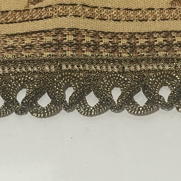 VTG Tapestry Centerpiece Table Mat w/ Bird on Tree Branch & Gold Thread Edgings - Picture 3 of 7